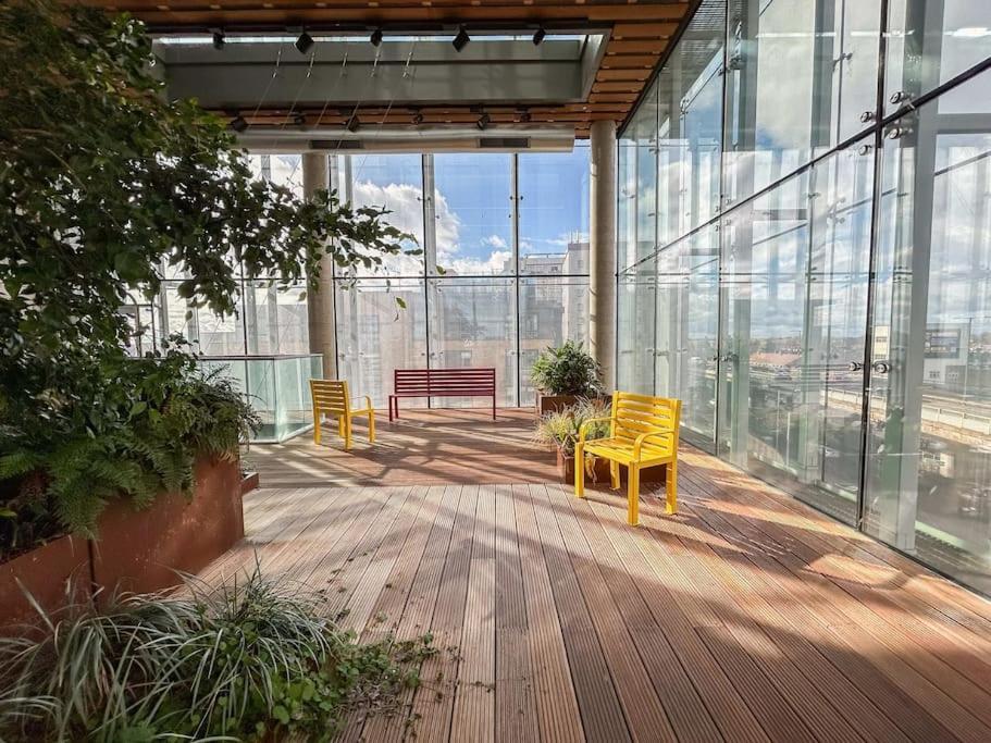 شقة Stylish Urban Sanctuary With Parking لندن المظهر الخارجي الصورة